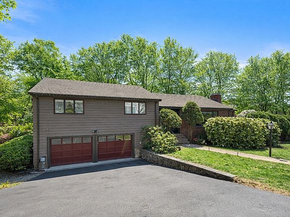 2nd image of 10 Stonewood Dr