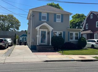18 Charles St, Floral Park, NY 11001