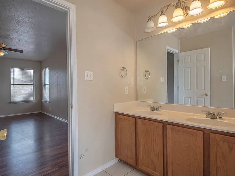 518 Reba — Photo 18