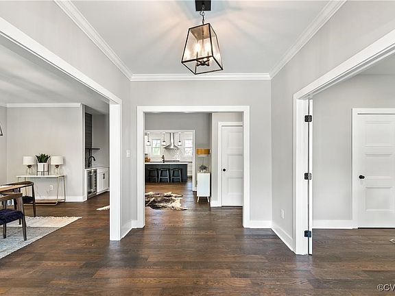 3rd image of 4805 Augusta Ave