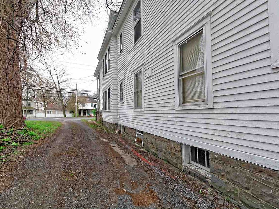 2nd image of 1557 State St