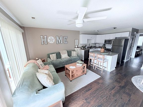 4th image of 1881 Colony Dr. #9G