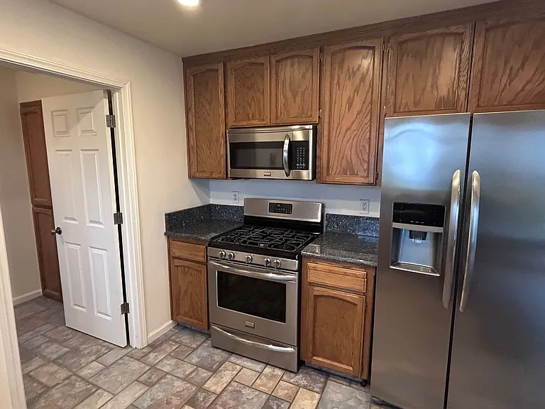 14575 Avenida Central — Photo 8
