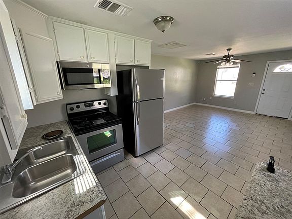 5th image of 1041 Lott Ave