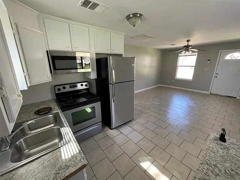 1041 Lott Ave — Photo 5