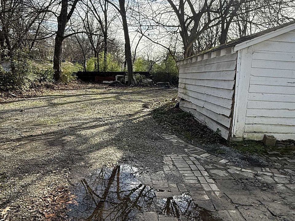 2nd image of 3615 Powell Ave