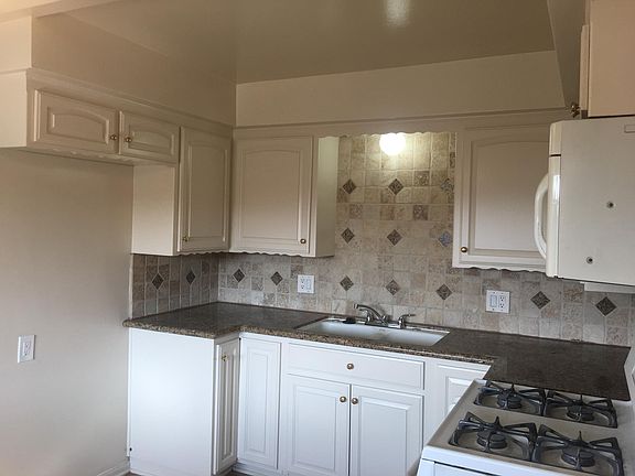 5th image of 2244 Montrose Ave #3