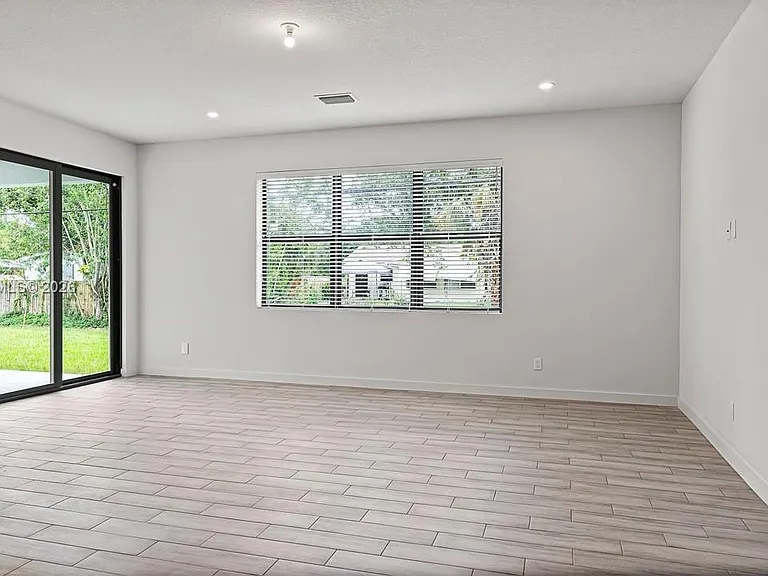 7704 Pacific Ave — Photo 4