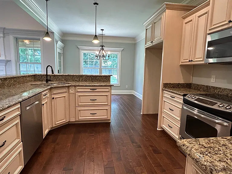389 Chastain Cir — Photo 16