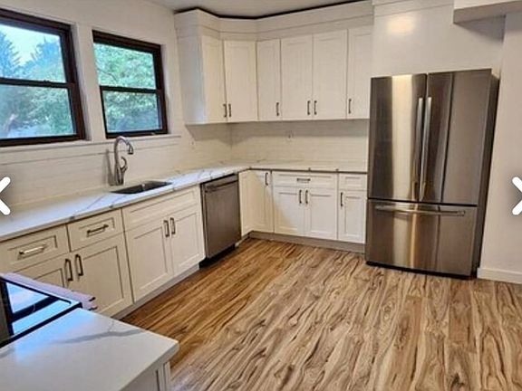 2nd image of 455 Bedford Ave Floor 2