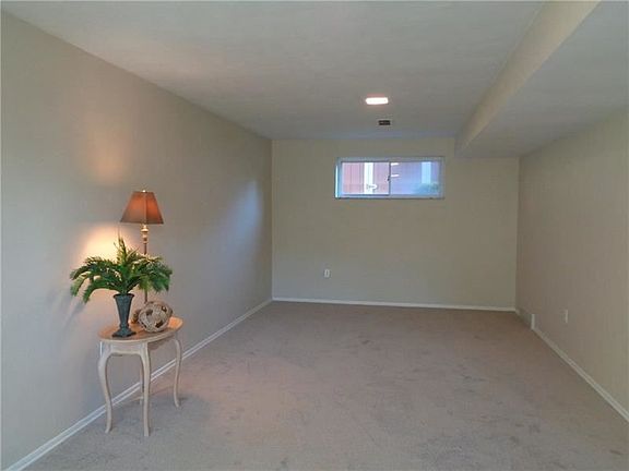 4th image of 2032 Holiday Park Dr