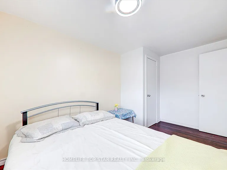 50 Chestnut Cres — Photo 17