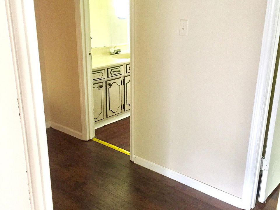 1st image of 1808 Parkwood Ln #18