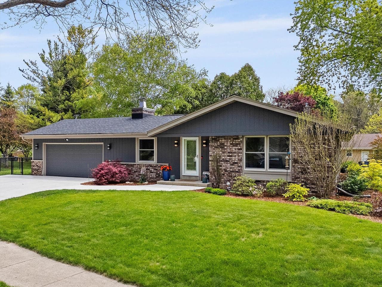 N93W5903 Essex COURT, Cedarburg, WI 53012 | Zillow