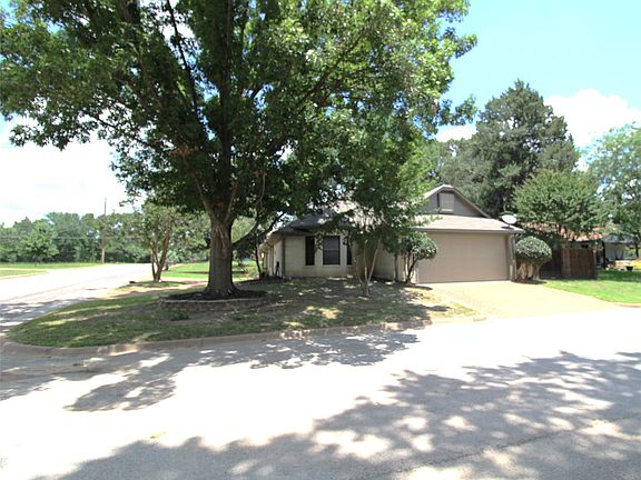 3rd image of 603 Redbud Cir