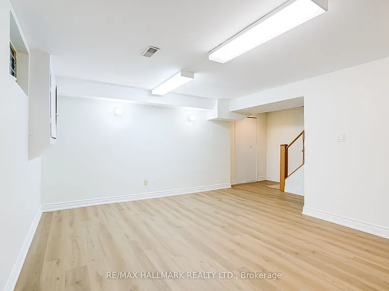 34 Harringay Cres — Photo 45