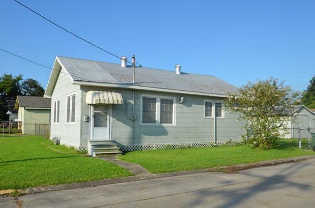 1st image of 404 Antoine St