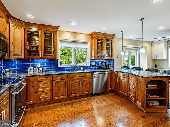 4th image of 600 Franklin Way #600