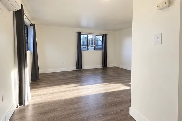Studio, 370 sqft, $695 — Photo 2