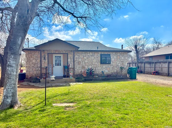 1314 Commerce, Jourdanton, TX 78026