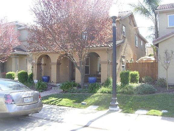 2nd image of 3253 Paumanok Way