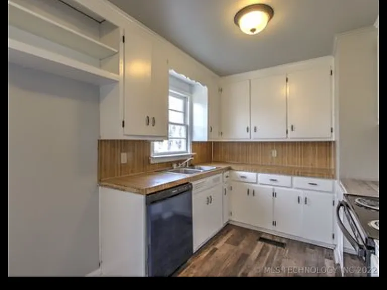 925 E Thompson Ave — Photo 6