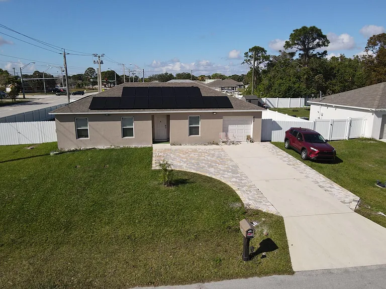 402 NE Mainsail St — Photo 20