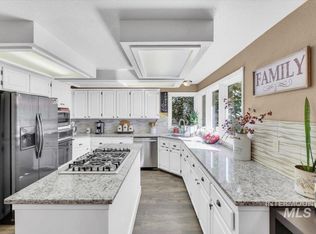 3280 W Sugar Creek Dr, Meridian, ID 83646