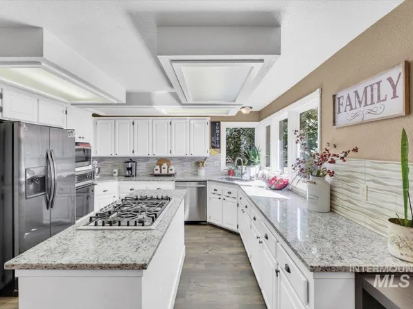 3280 W Sugar Creek Dr, Meridian, ID 83646