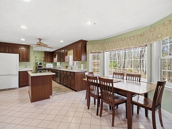 3rd image of 90 Blue Ridge Rd