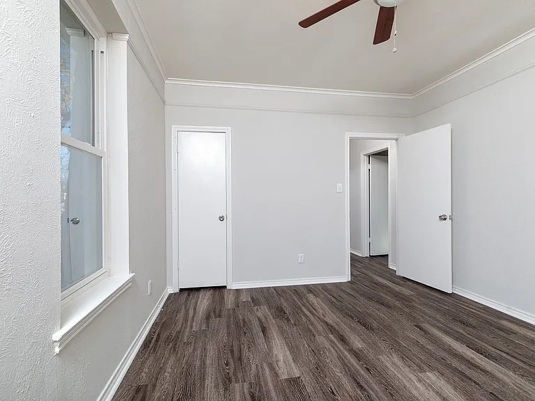 5700 Pershing Ave — Photo 29