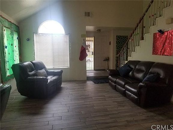 3rd image of 1565 Clyde St