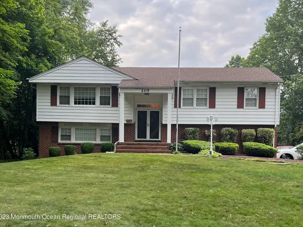205 Stonehurst Boulevard, Freehold, NJ 07728