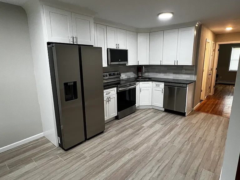 130 Morris Ave #10 — Photo 1