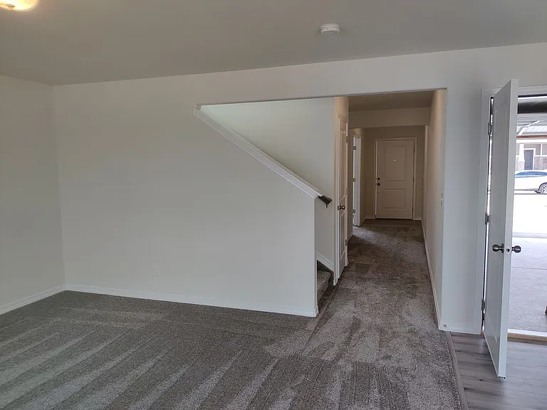 4649 Zircon Dr — Photo 3