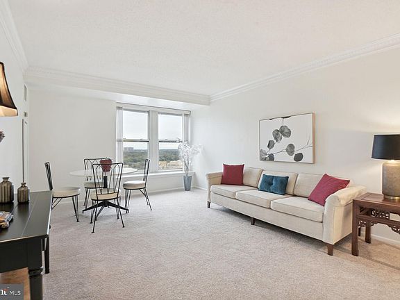 3rd image of 900 N Taylor St APT 2024