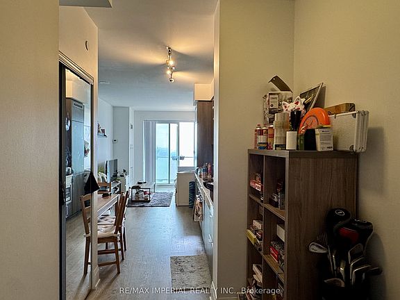 4th image of 101 Erskine Ave #2905