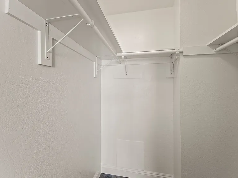 248 E Buckthorn St — Photo 15