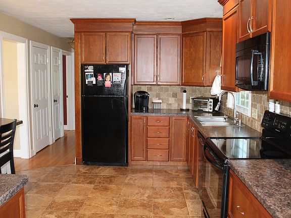 Kitchen-cust cabinets