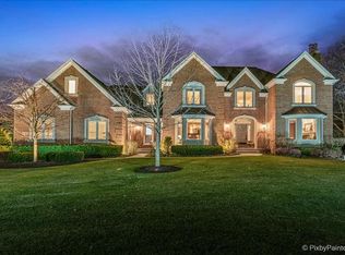 5707 Farmbrook Ln, Crystal Lake, IL 60014