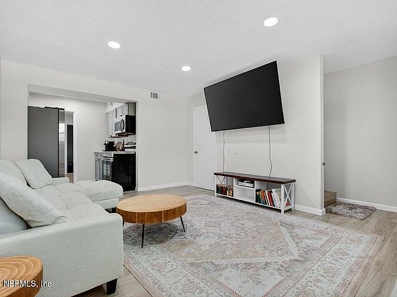 4th image of 710 CAVALLA Road