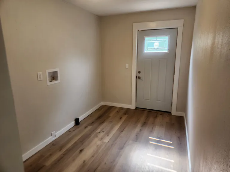 303 N Green St — Photo 4