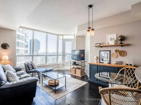 230 Queens Quay W #1817, Toronto, ON M5J 2Y7