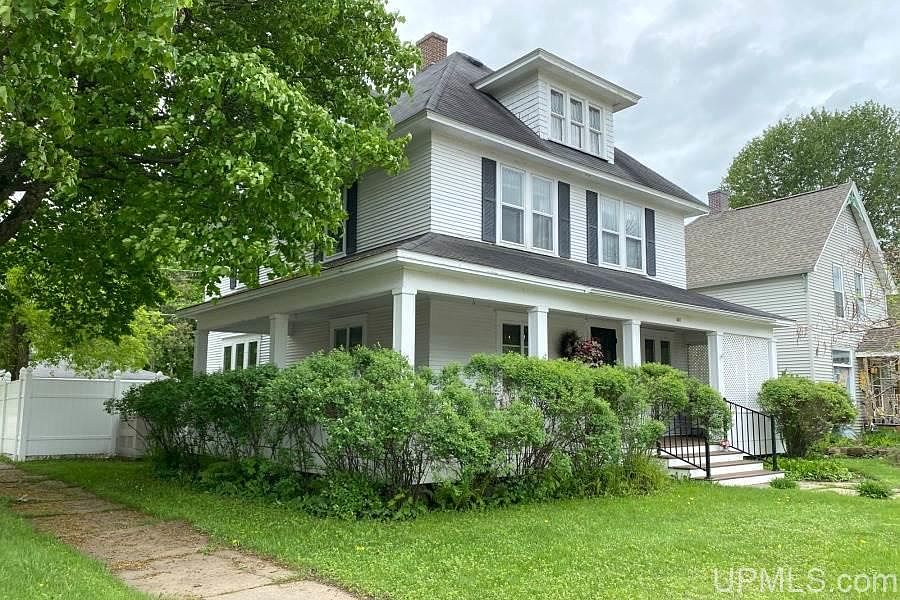 1st image of 301 W B St