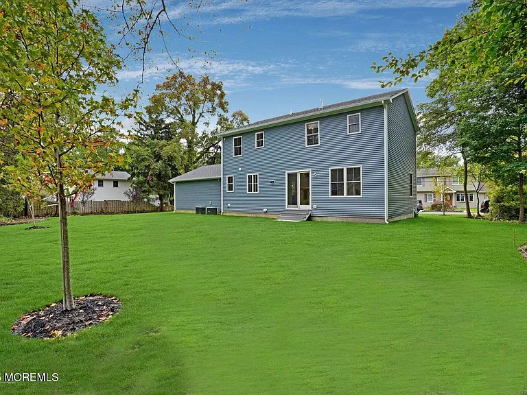909 Bloomfield Ave — Photo 13