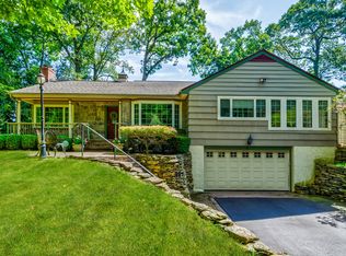 11 Glen Way, Cold Spring Harbor, NY 11724