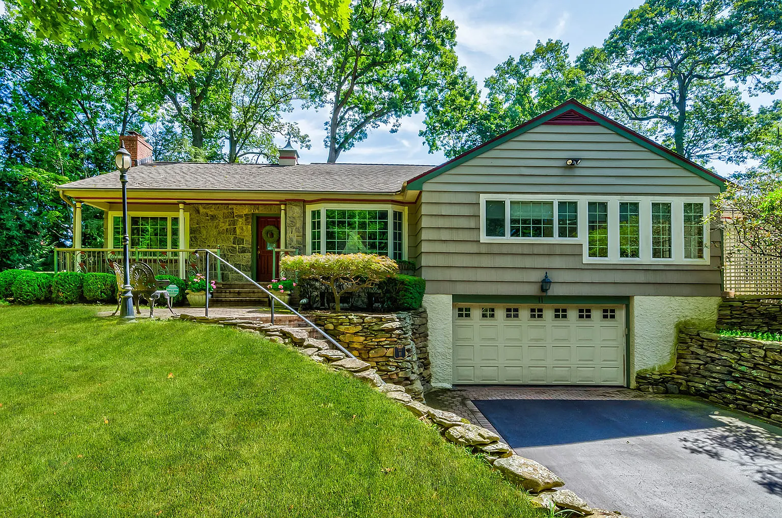 11 Glen Way photo 1