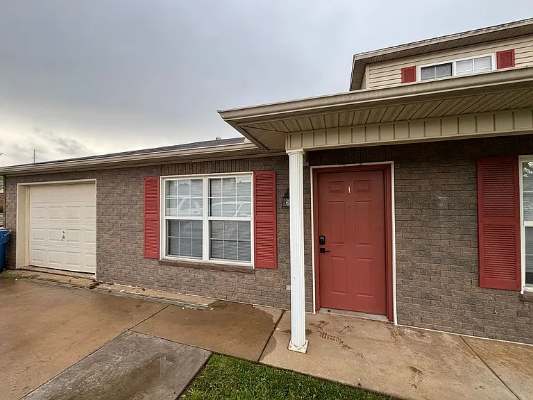 3401 SW Landau Ct #1 & 2 — Photo 1