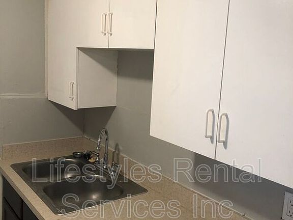 5th image of 2208 W 12th St