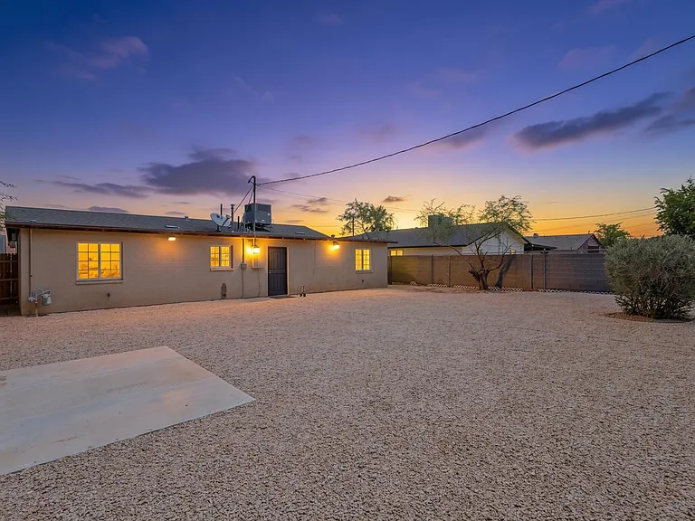 735 E South Mountain Ave — Photo 39